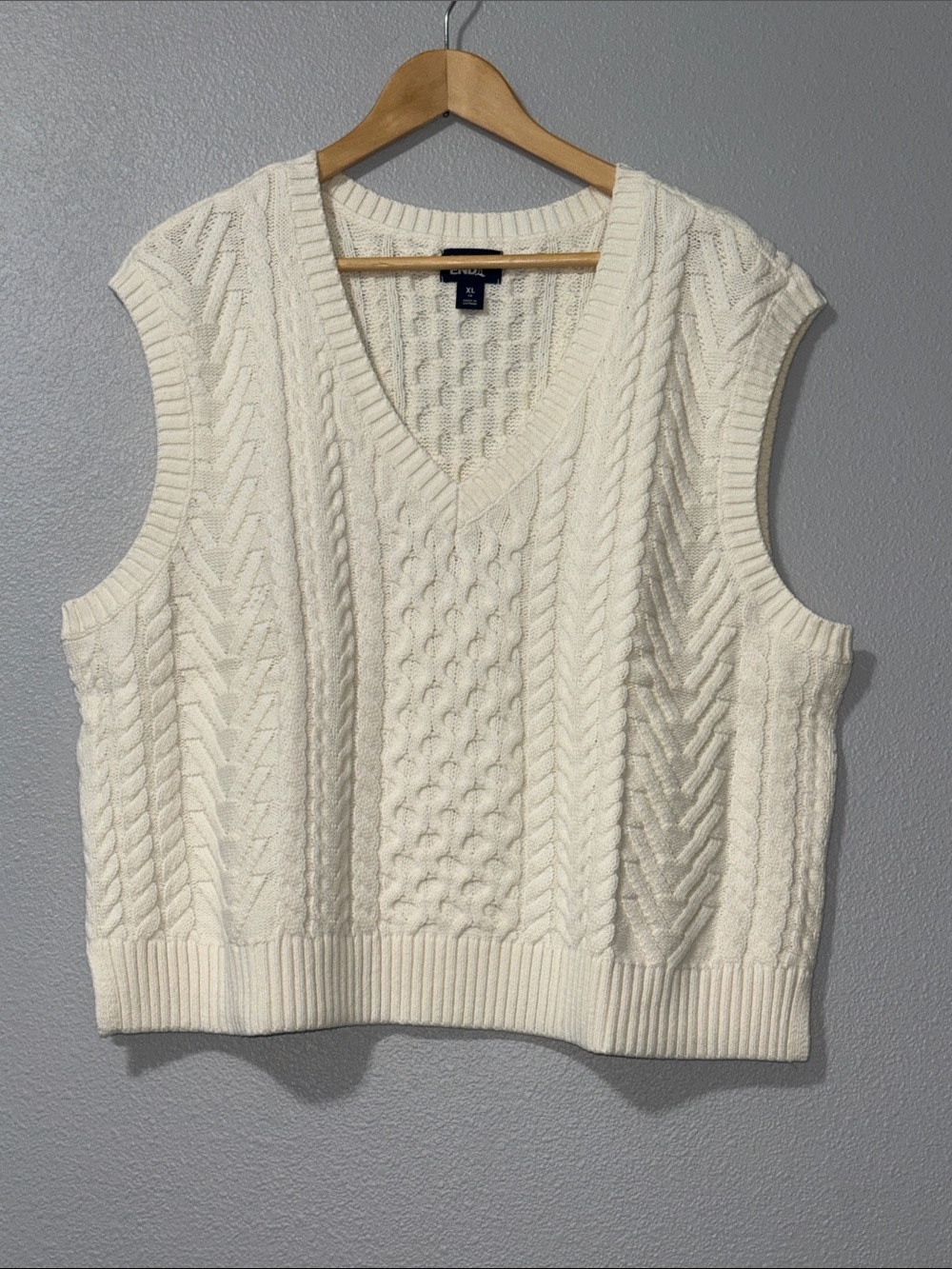 Lands' End Cream Cable Knit V-Neck Sweater Vest Cozy Size XL